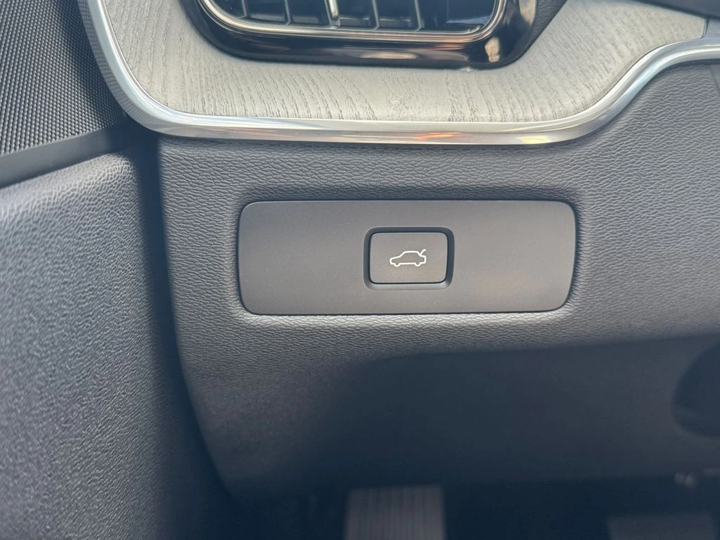 2025 Volvo XC60 Plus - Photo 26