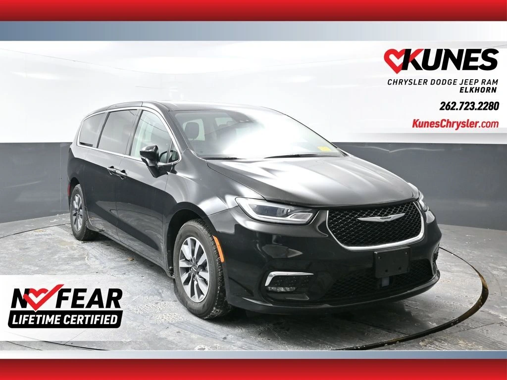 2024 Chrysler Pacifica PHEV Select