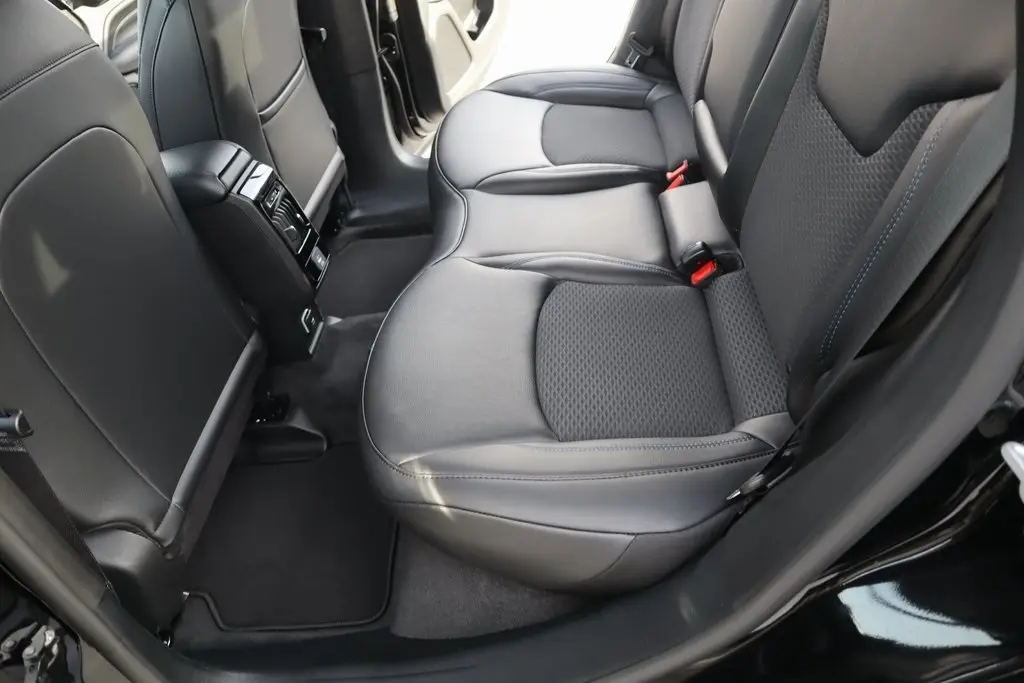 2026 Jeep Compass Latitude photo 4