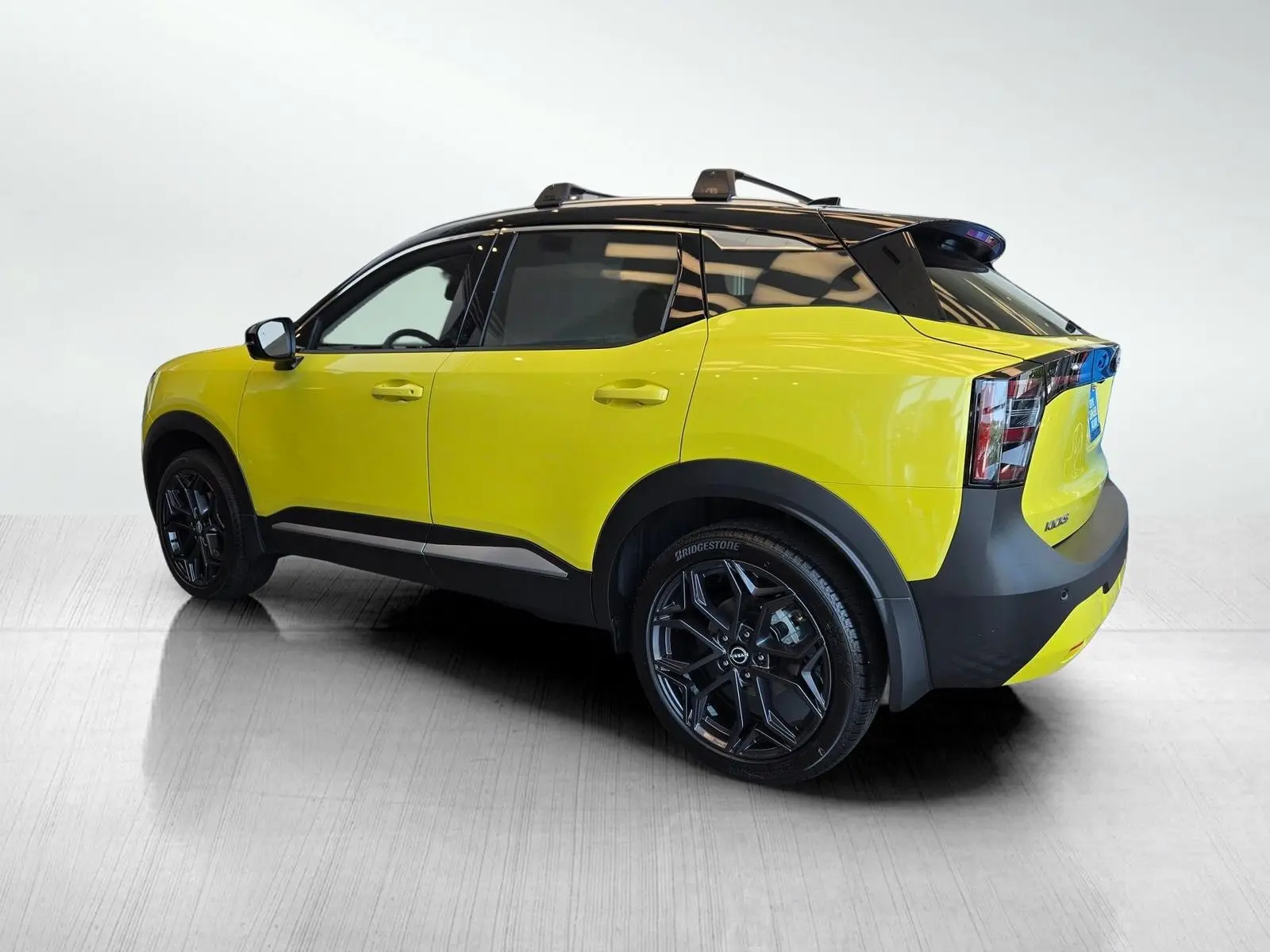 2025 Nissan Kicks SR photo 3