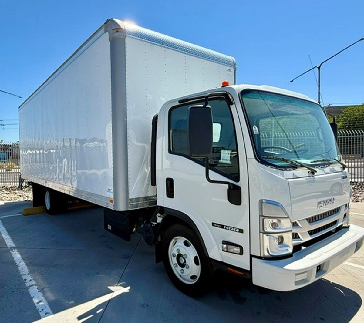 2024 Isuzu NRR — photo 3