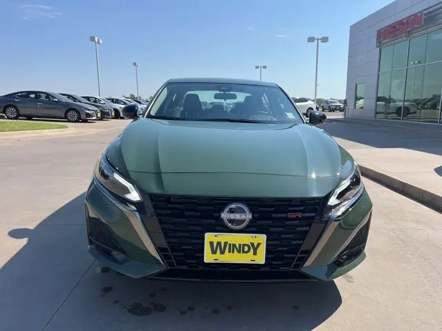2025 Nissan Altima 2.5 SR photo 2