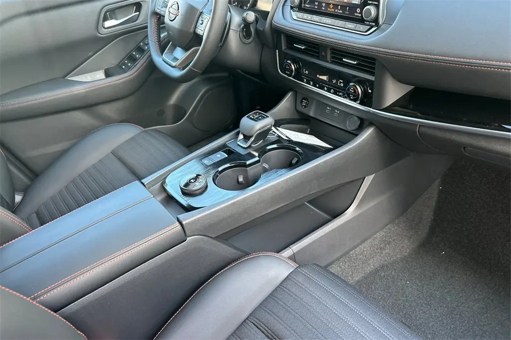2026 Nissan Rogue SV photo 12