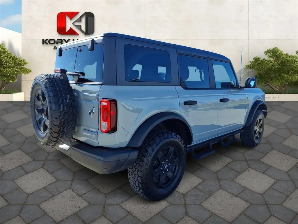 2023 Ford Bronco Black Diamond photo 4