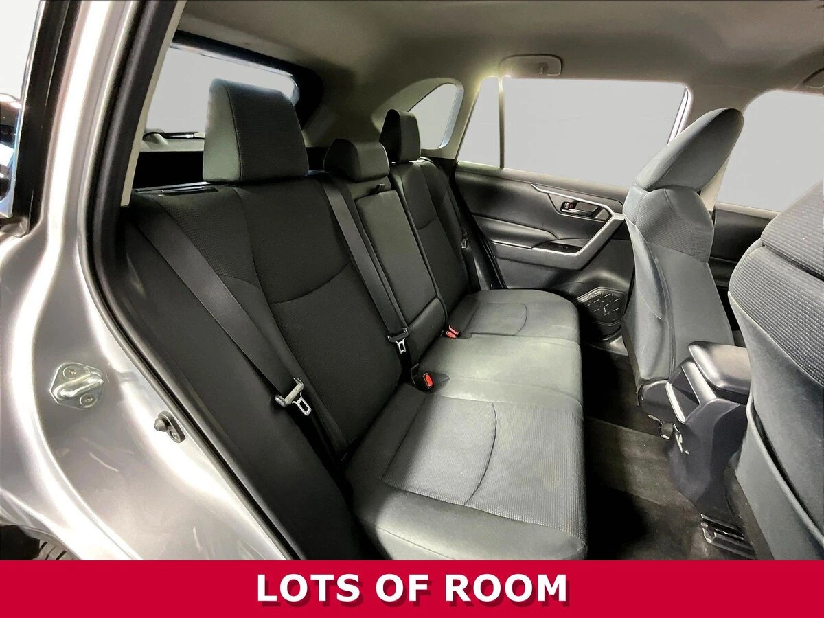 2019 Toyota RAV4 LE - Photo 23