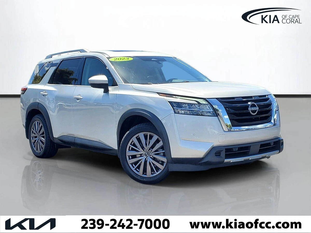 2023 Nissan Pathfinder SL 2WD's photo