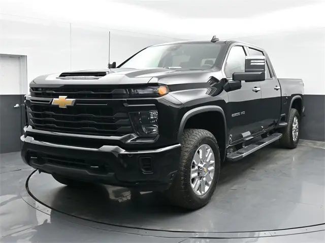 2024 Chevrolet Silverado 2500HD Custom photo 3