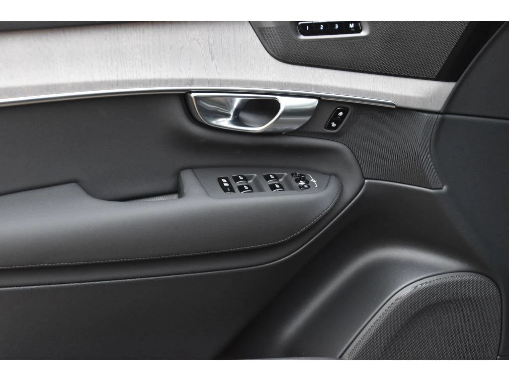 2026 Volvo - image 26