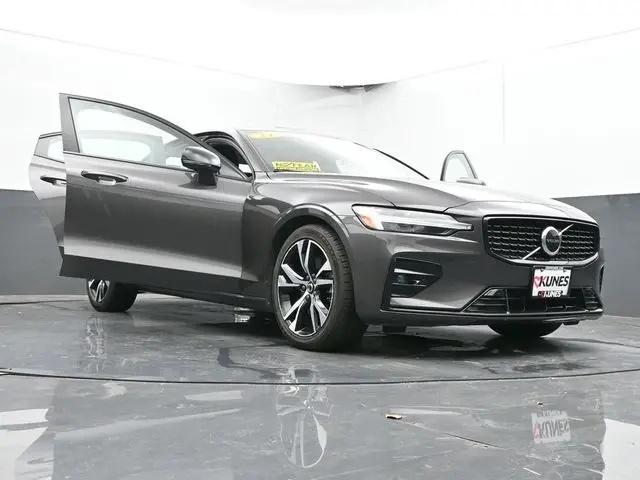 2024 Volvo S60 B5 Core photo 54
