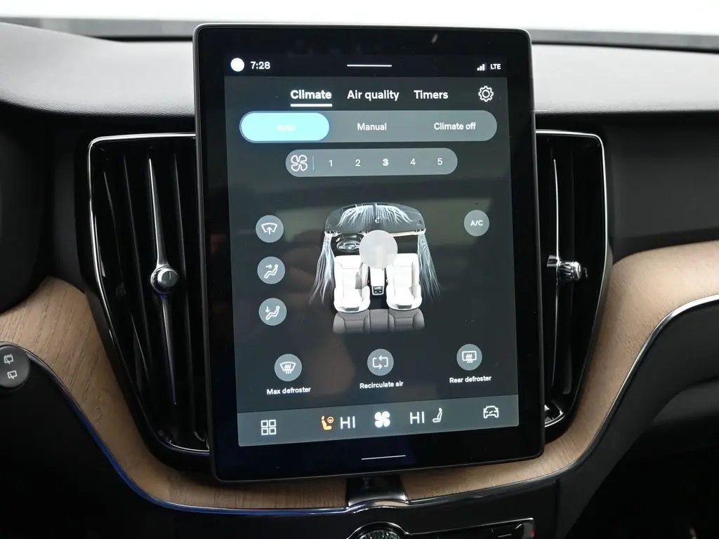 2026 Volvo - image 15