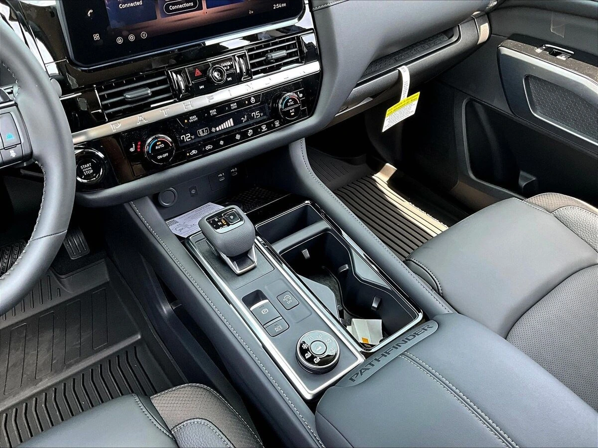 2026 Nissan Pathfinder SL - Photo 11