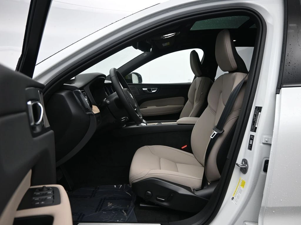 2026 Volvo - image 21