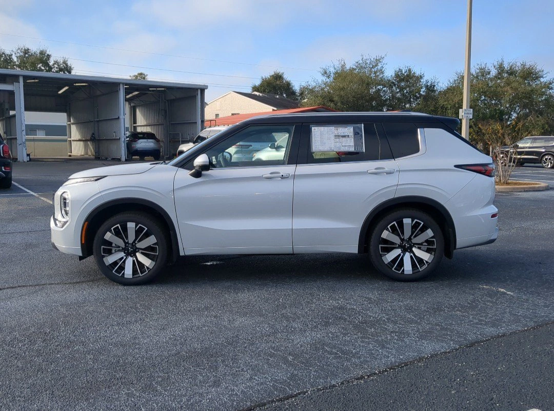2026 Mitsubishi Outlander SEL - Photo 9