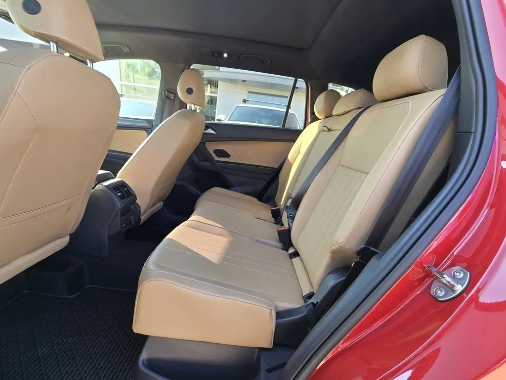 2024 Volkswagen Tiguan SE R-Line Black photo 14