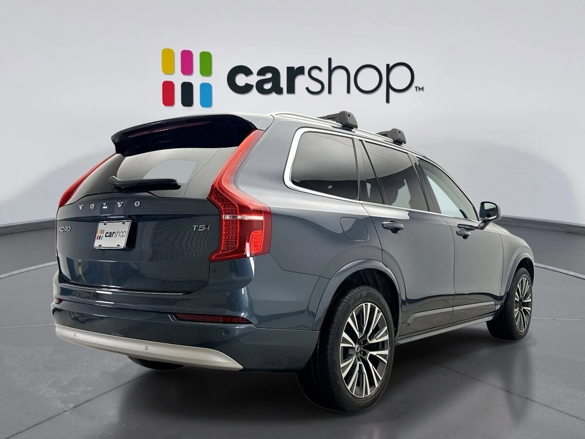 2022 Volvo - image 5