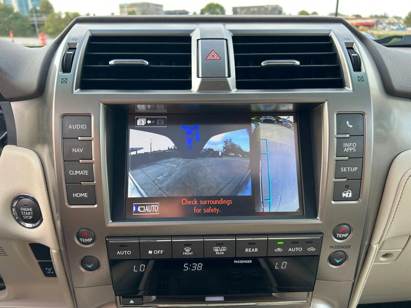 2018 Lexus GX 460 Luxury photo 24