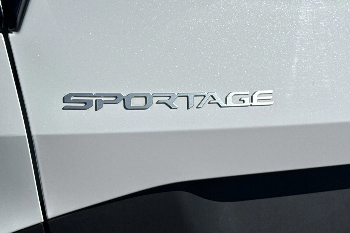 2025 Kia Sportage LX - Photo 26