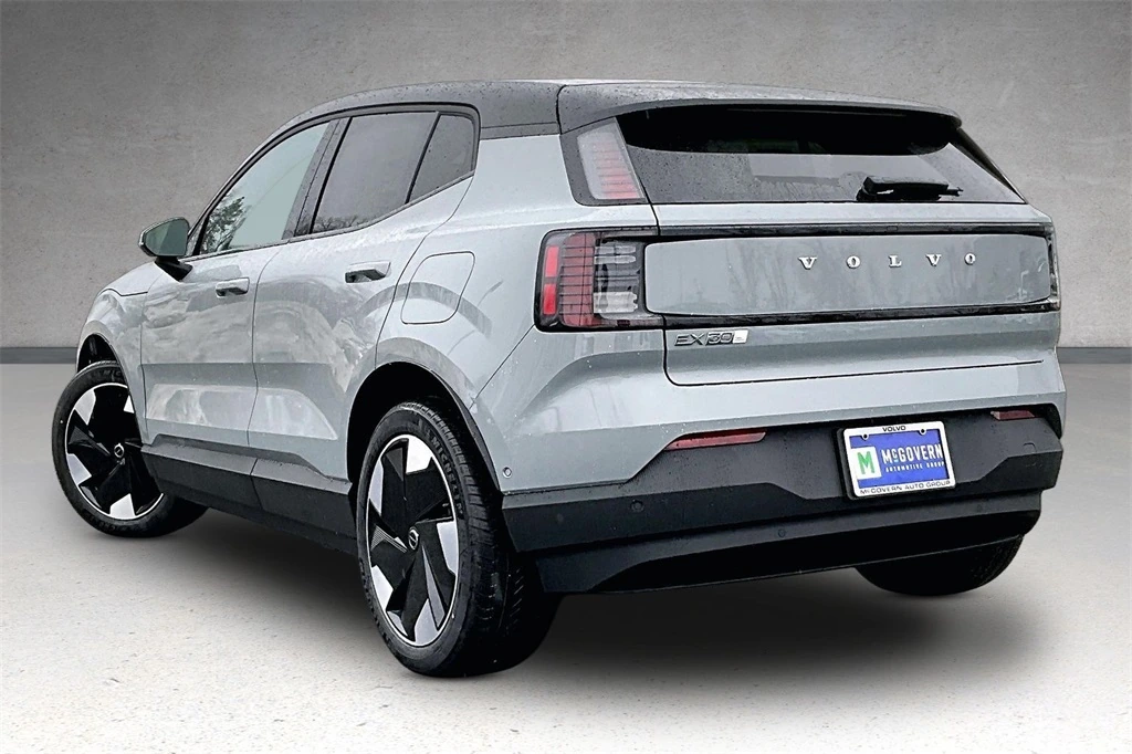 2026 Volvo - image 3