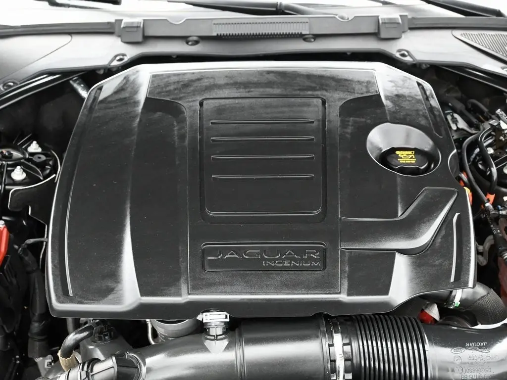 2022 Jaguar XF R-Dynamic SE photo 40