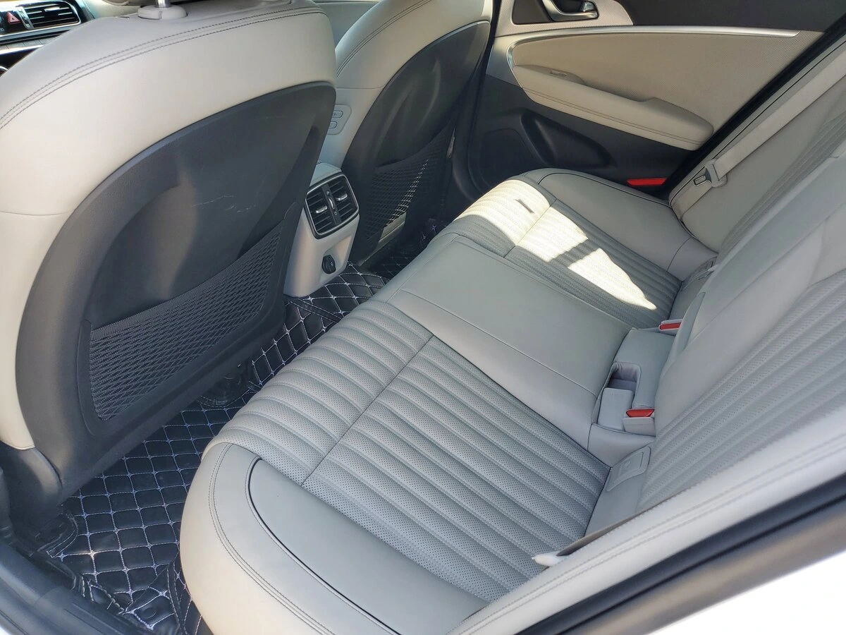 2022 GENESIS G70 Standard - Photo 11