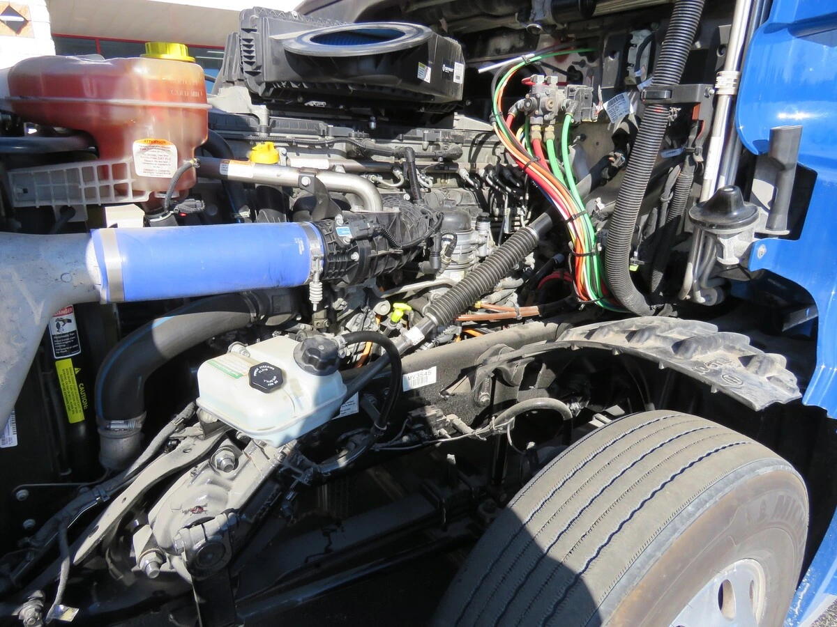 2022 Freightliner Cascadia - image 11