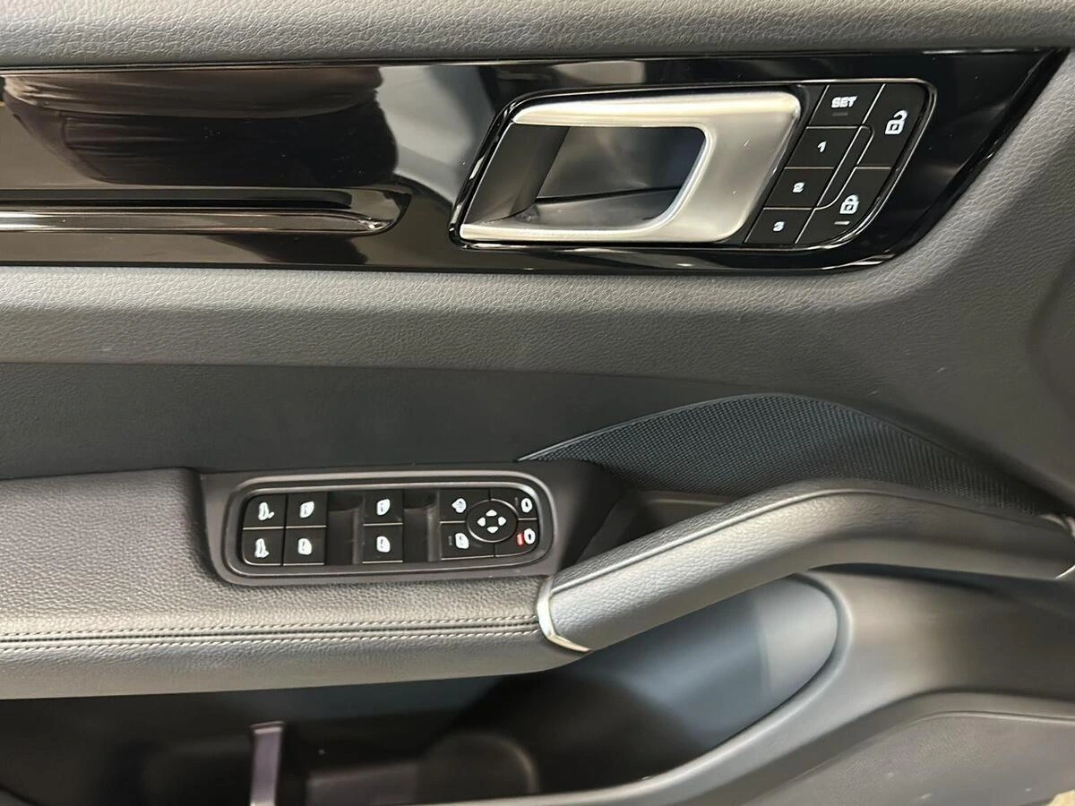 2023 Porsche Cayenne Base - Photo 8