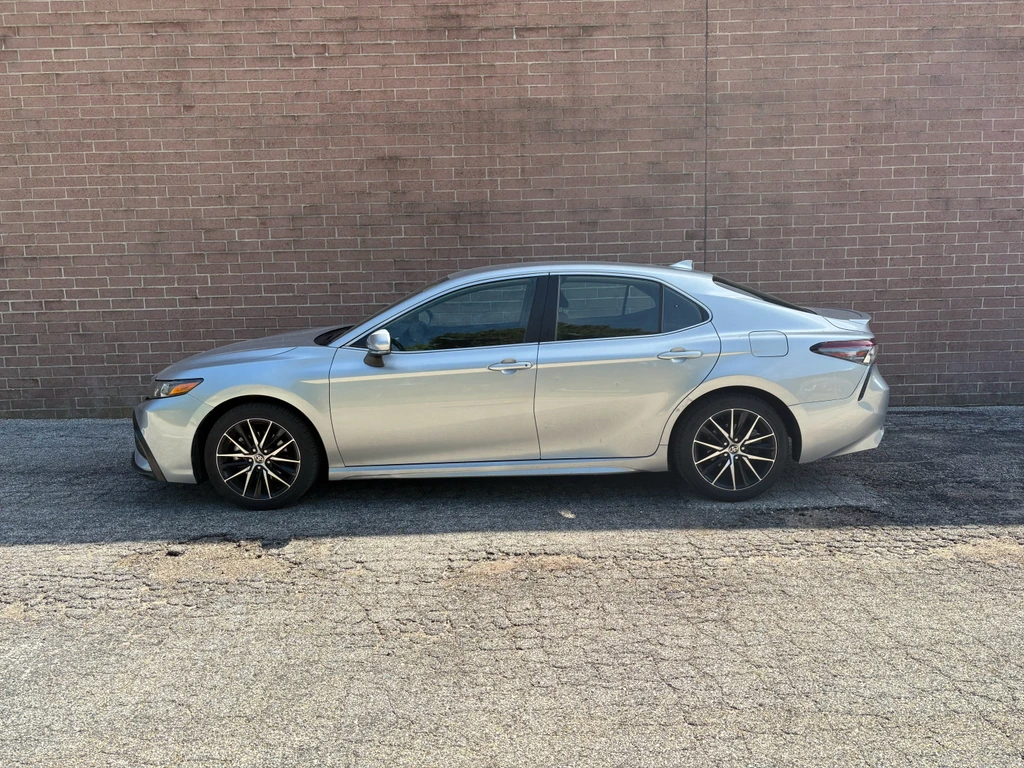 Used 2024 Toyota Camry SE with VIN 4T1G11AK3RU245927 for sale in Kansas City