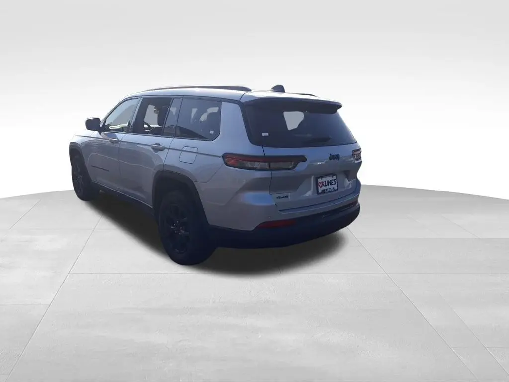 2024 Jeep Grand Cherokee Altitude photo 4