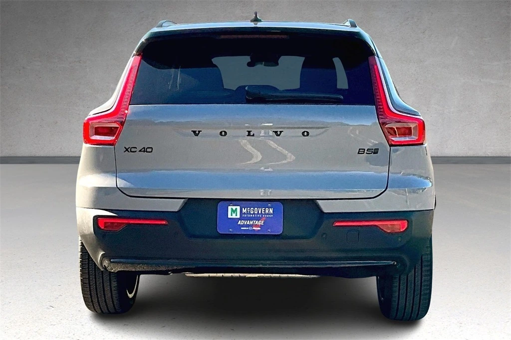 2026 Volvo - image 4