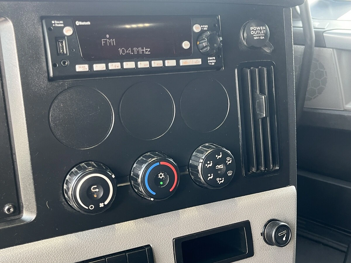 2022 Freightliner Cascadia - image 19