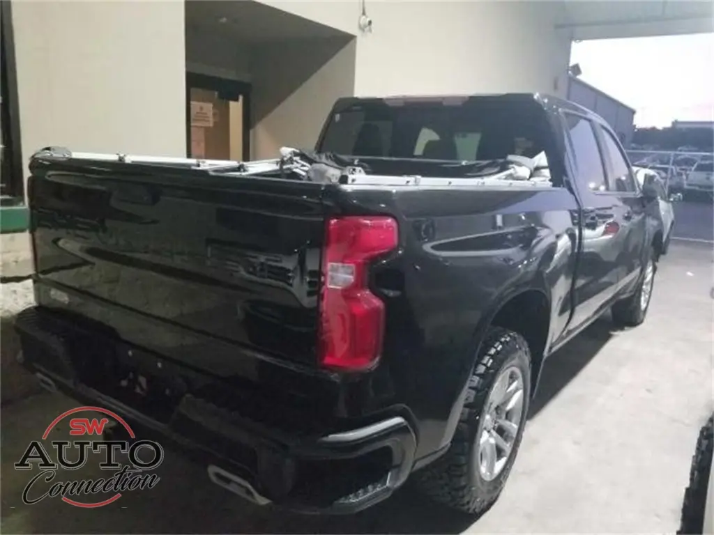2020 Chevrolet Silverado 1500 RST photo 2