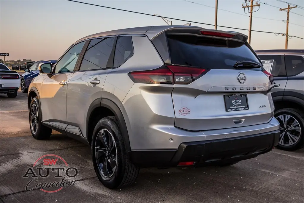2025 Nissan Rogue SV photo 4