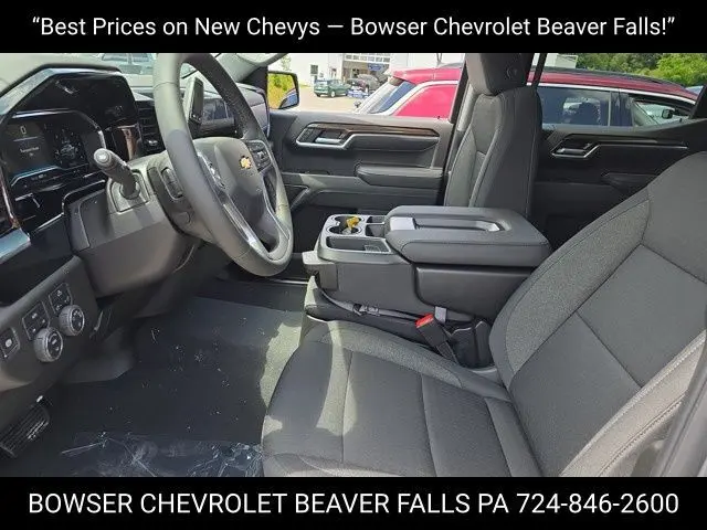 2025 Chevrolet Silverado 1500 LT photo 4