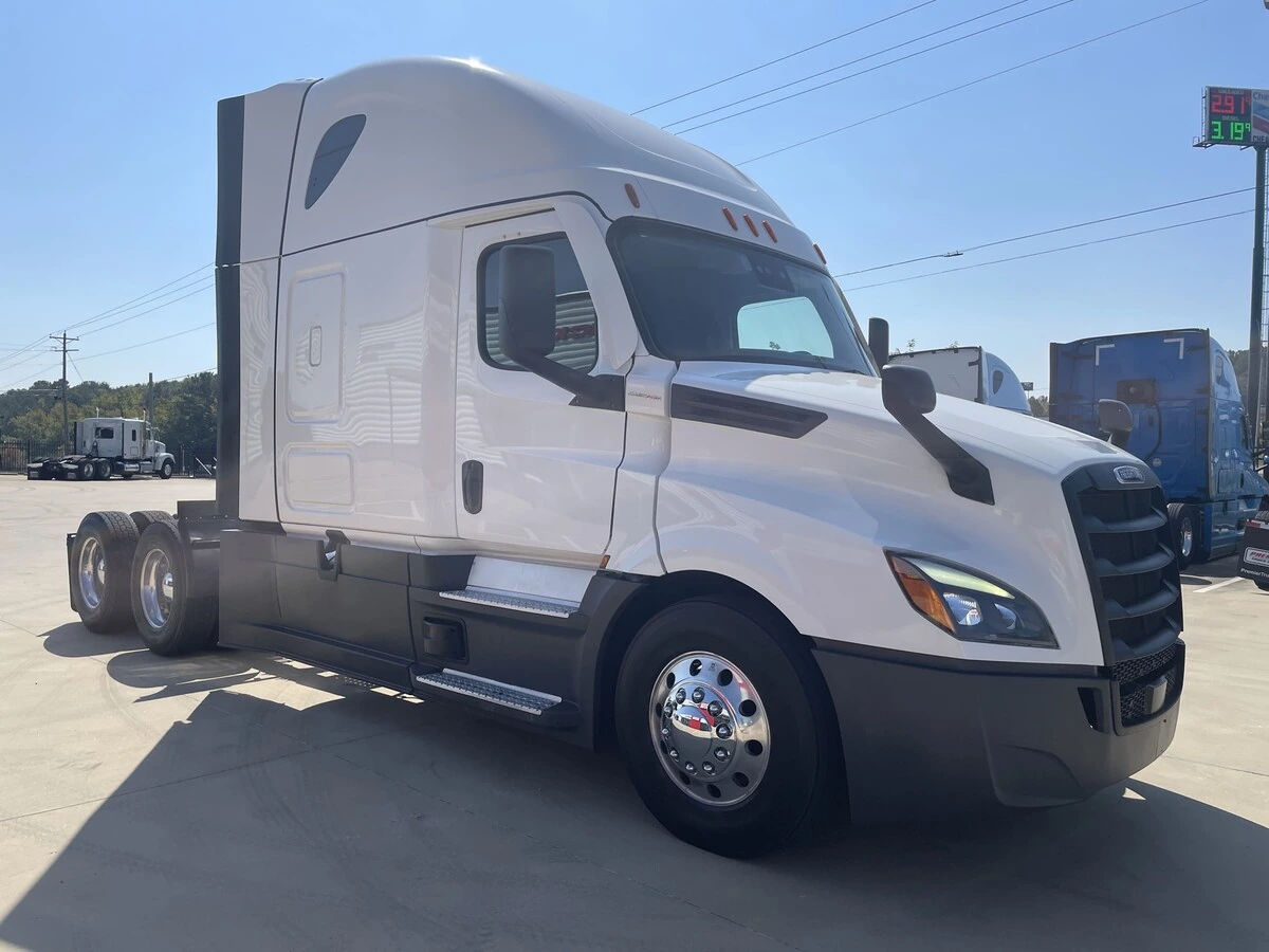 2024 Freightliner Cascadia - image 28
