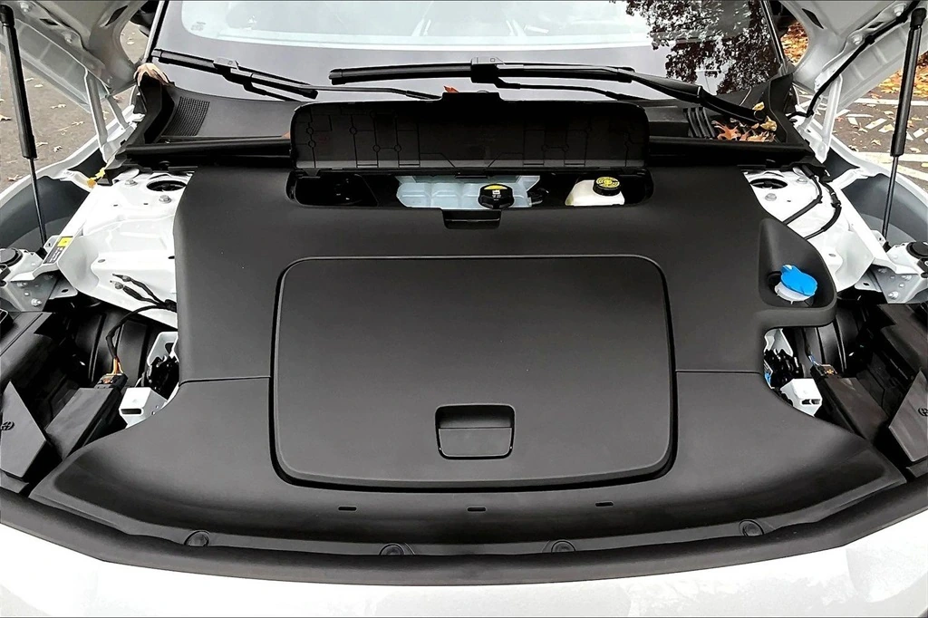 2026 Volvo - image 11