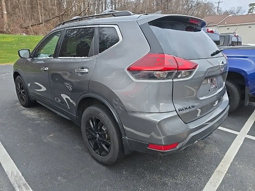 2018 Nissan Rogue SV AWD photo 2