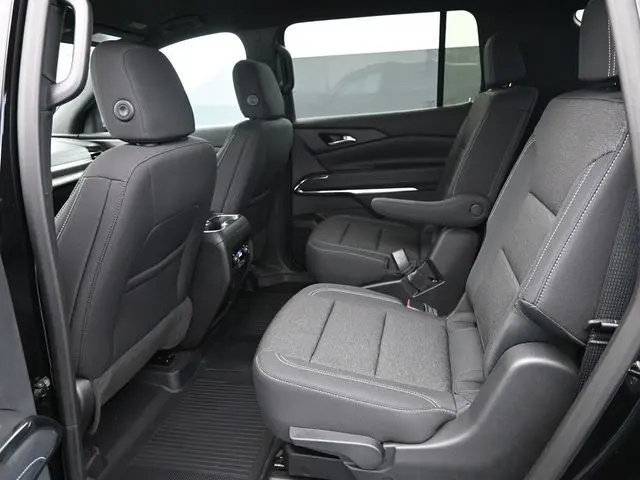 2026 Chevrolet Traverse 2LT photo 11