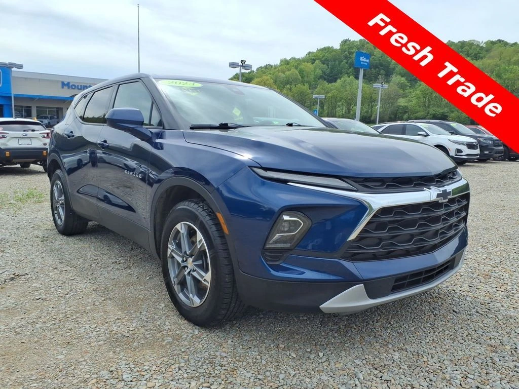 2023 Chevrolet Blazer 2.0T 2LT AWD's photo