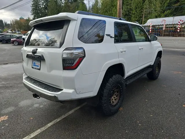 2022 Toyota 4Runner TRD Off-Road photo 4