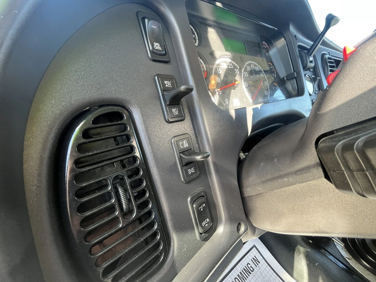 2018 Freightliner 114SD - image 26