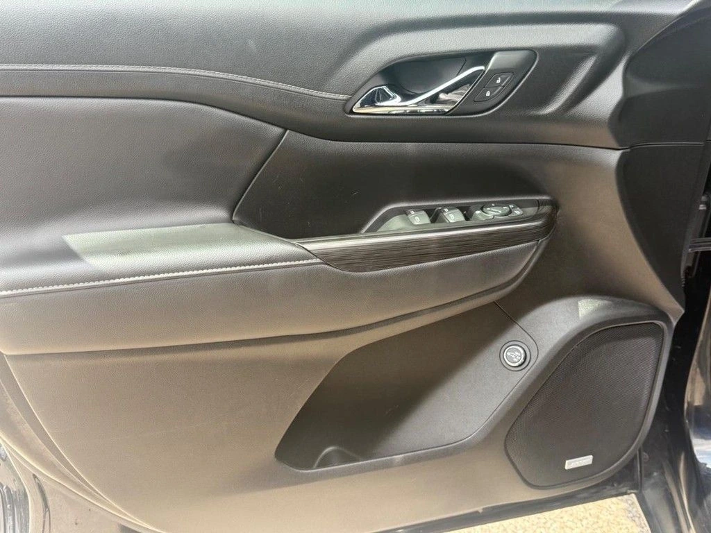 2023 GMC Acadia SLT - Photo 28