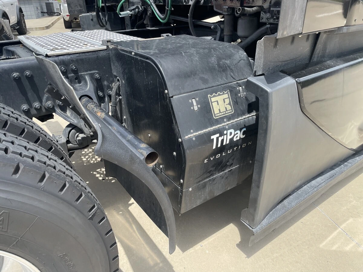 2023 Kenworth T680 — photo 7