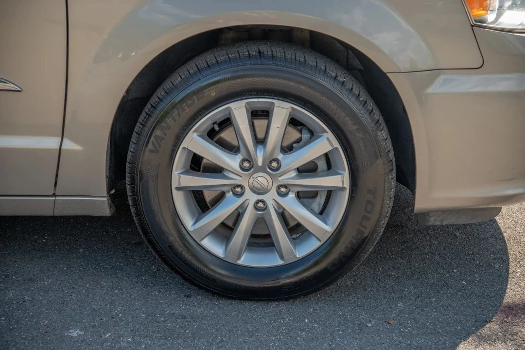 2015 Chrysler Town & Country Limited Platinum - Photo 16