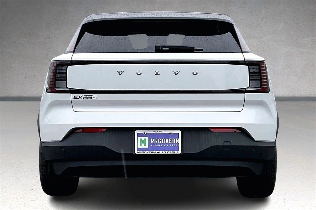 2026 Volvo - image 4