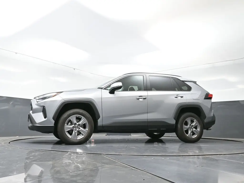 2024 Toyota RAV4 XLE photo 38