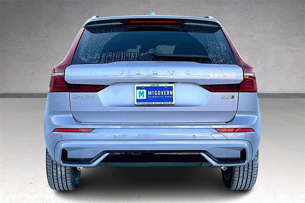 2026 Volvo - image 4