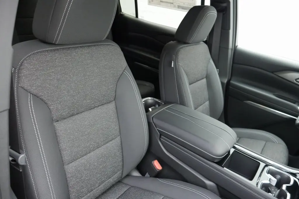 2026 Chevrolet Traverse 2LT photo 17