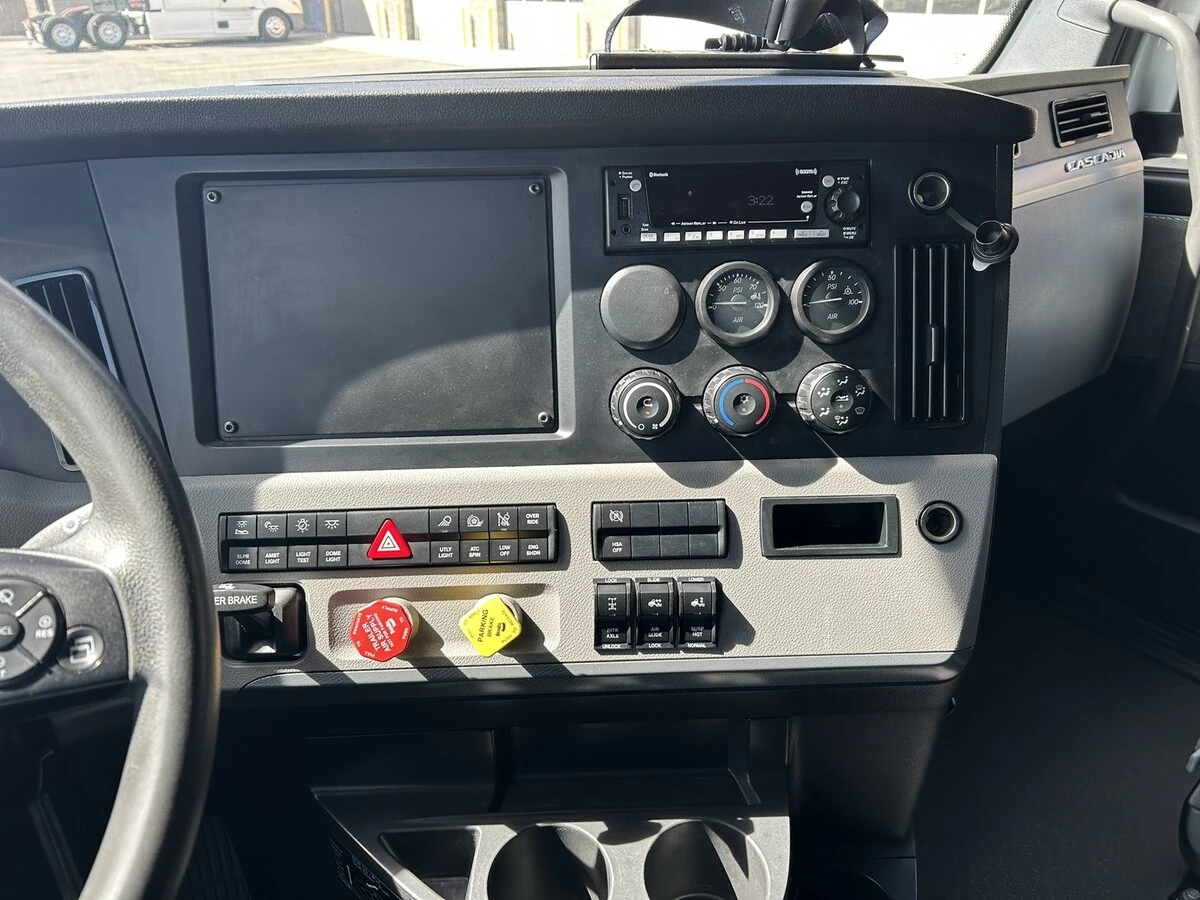 2022 Freightliner Cascadia - image 15