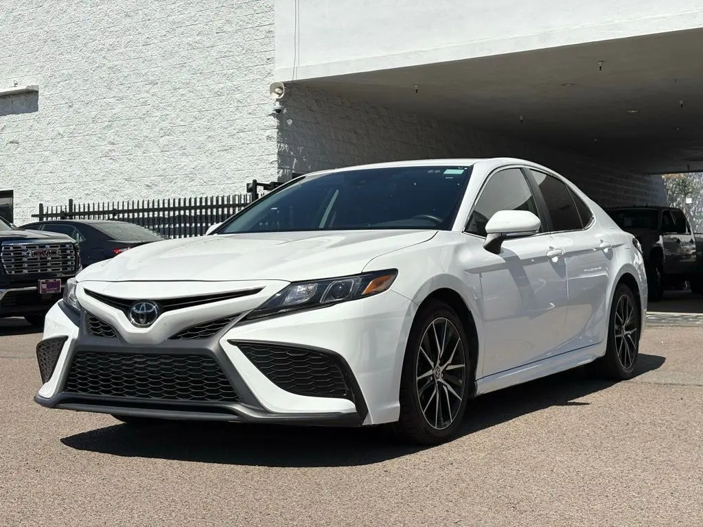 2024 Toyota Camry SE photo 4
