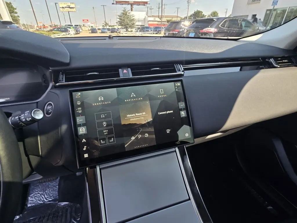 2024 Land Rover Range Rover Velar S photo 11